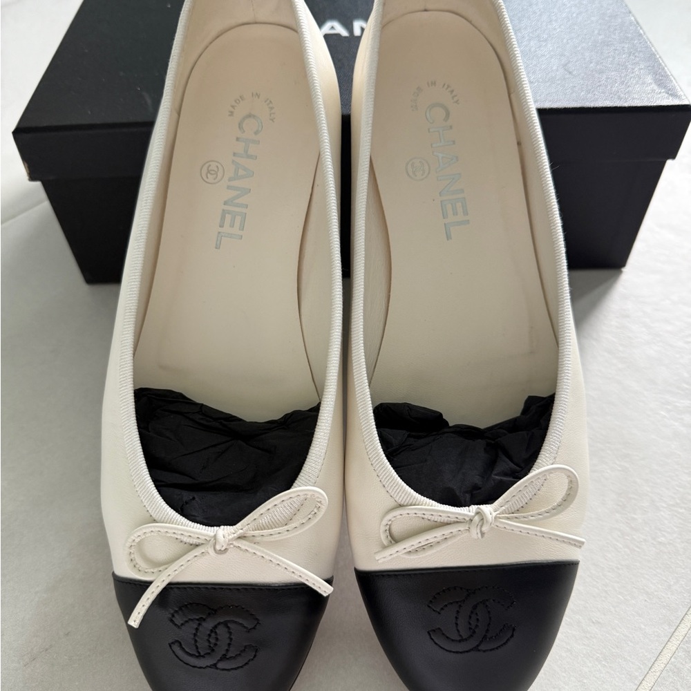Chanel Black and White Flats with Classic Design